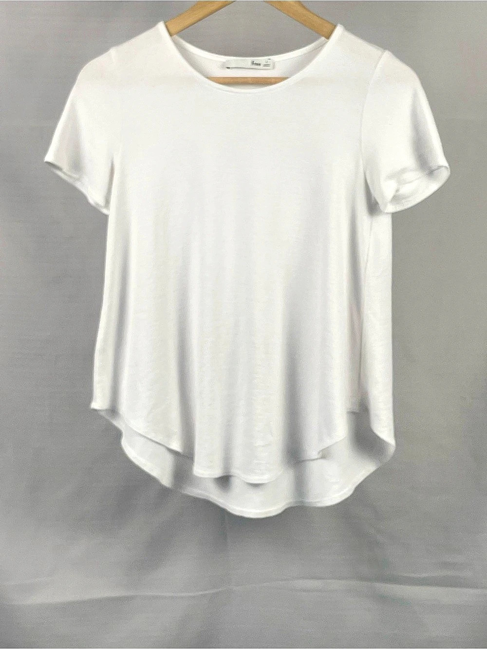 Wilfred Free Aritzia White Scoop Neck Curved Hem T-Shirt - Size Small